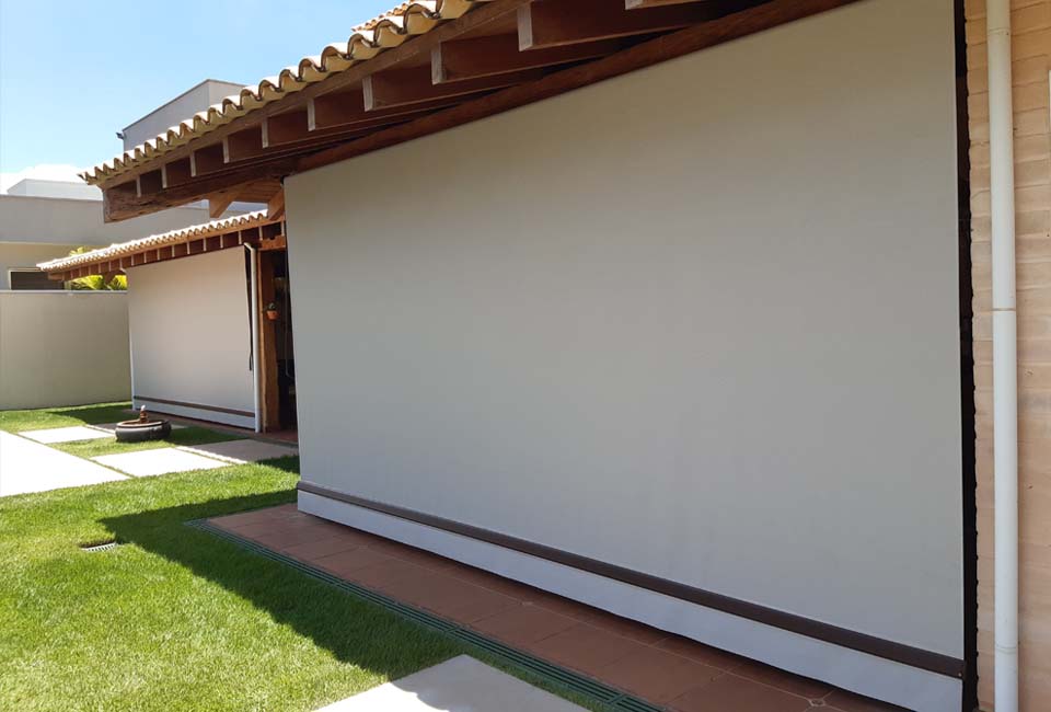 Cobertura em Policarbonato Kobertoldos Cobertura de policarbonato alveolar para área gourmet residencial em condomínio fechado